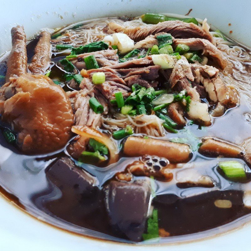 ก๋วยเตี๋ยวไก่มะระ ลาดพร้าว 104-106