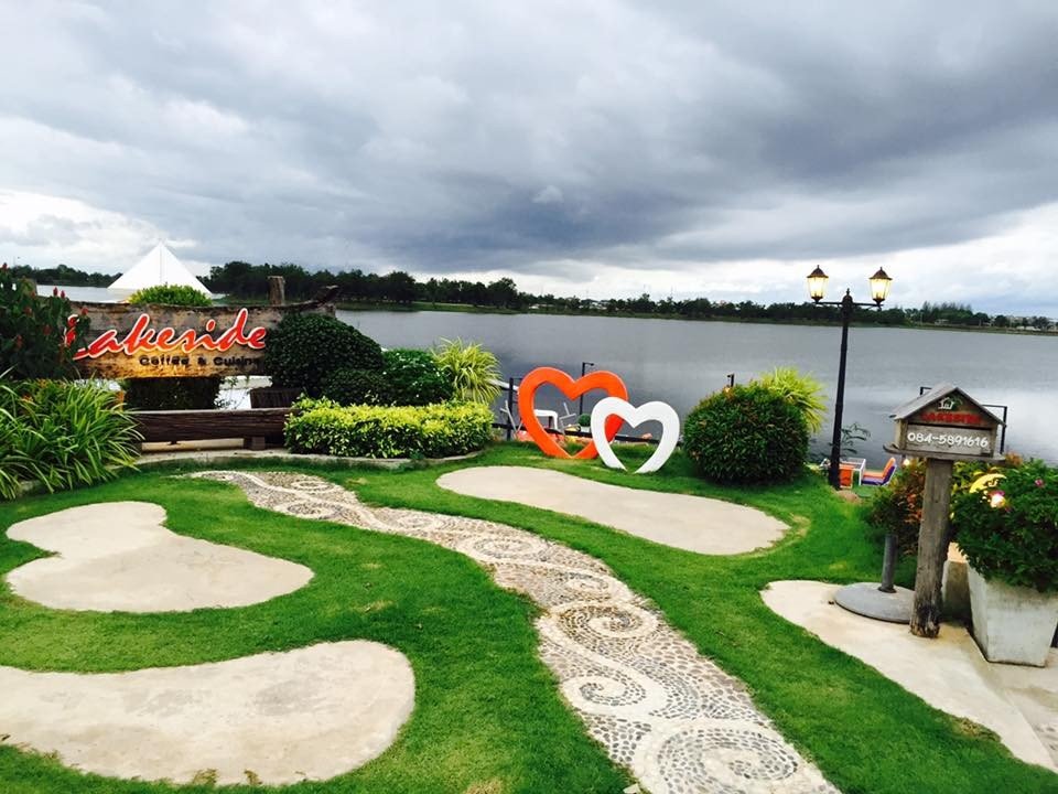 Lake Side Coffee & Cuisine