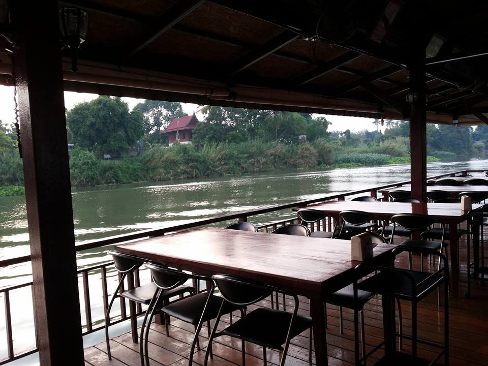 แพบ้านริมน้ำ