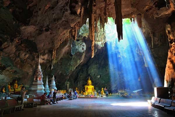 วัดถ้ำเขาหลวง