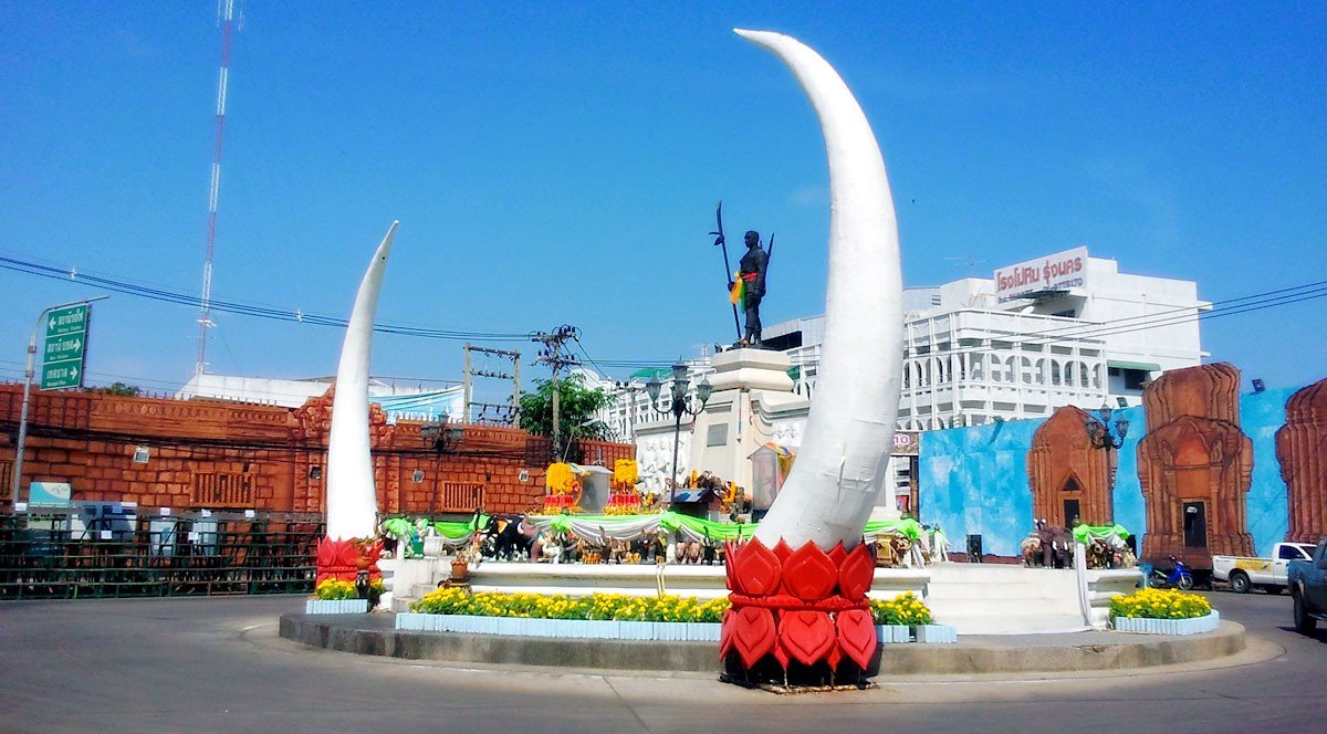 อนุสาวรีย์พระยาสุรินทรภักดีศรีณรงค์จางวาง (ปุม)