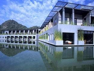 โรงแรมอวตาร มิราเคิลส์ (Avartarn Miracles Hotel)