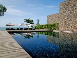 โรงแรมครอสทู กุยบุรี (X2 Kui Buri Hotel)