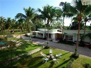 ทิวมะพร้าว อ่าวปราณ รีสอร์ท (Tiewmaprao Ao Pran Resort)