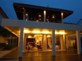เดอะ บริษา บีช รีสอร์ท (The Briza Beach Resort)