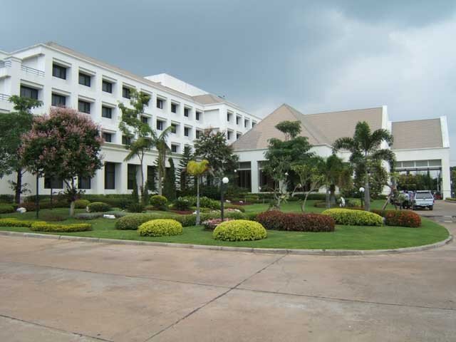 โรงแรมเพชรรัตน์