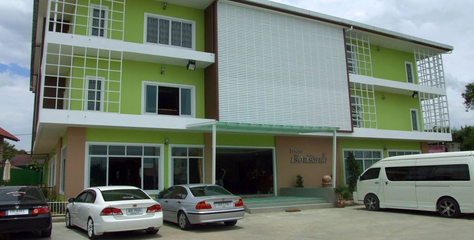 โรงแรมเรือนริมน้ำ