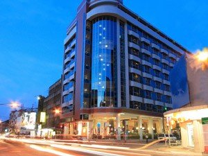 โรงเเรมโกลเด้นคราวน์ พลาซ่า (Golden Crown Plaza Hotel)
