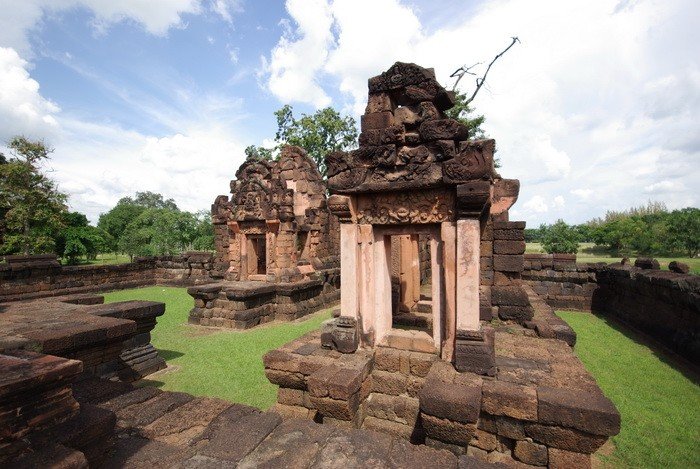 ปราสาทเปือยน้อย