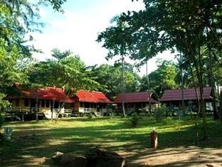 สุกร อันดามัน บีช รีสอร์ท (Sukorn Andaman Beach Resort)